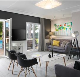 5 bedroom villa with pool near Pula, sleeps 10-12